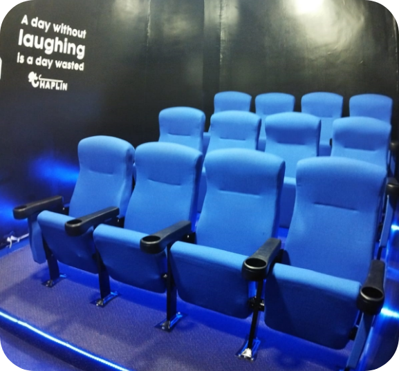 sala de cine para aprendes idiomas ingles y frnaces en Ula Centro de idiomas